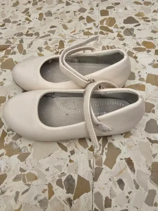 Zapatos de vestir blancos para niña