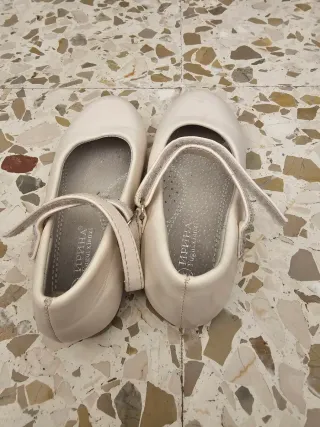 Zapatos de vestir blancos para niña