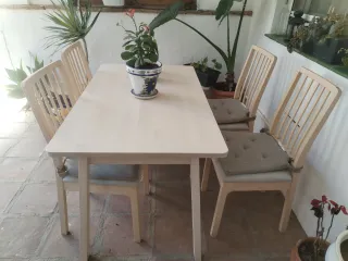 Mesa y 4 sillas haya