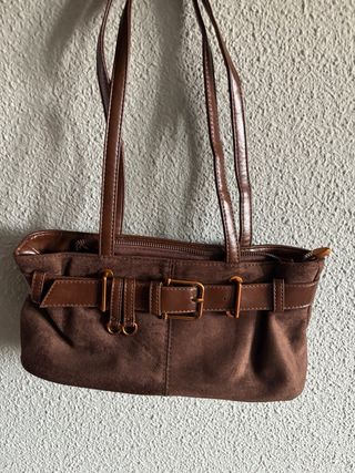 Bolso efecto ante marrón con hebilla