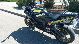 Yamaha R6 Negra y Amarilla