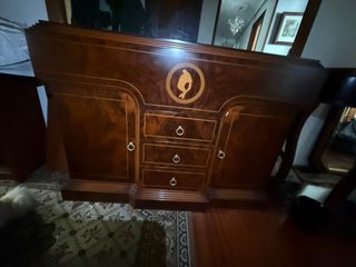 Recibidor de madera con espejo