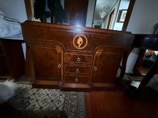 Recibidor de madera con espejo