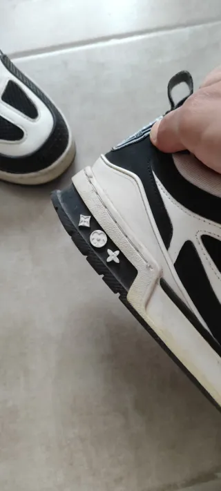 Louis Vuitton Bambas Blancas y Negras