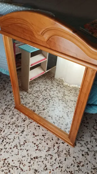 Espejo de madera mediano