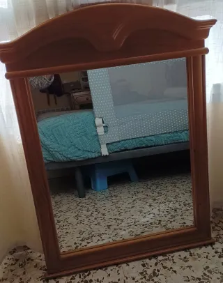 Espejo de madera mediano