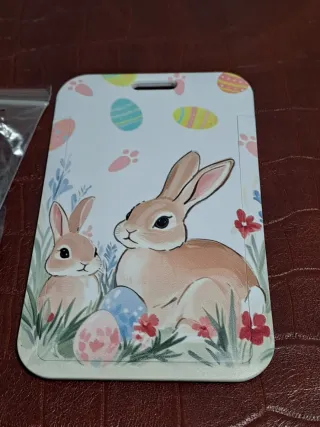 Llavero porta tarjetas Pascua conejos huevos