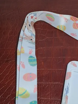 Llavero porta tarjetas Pascua conejos huevos