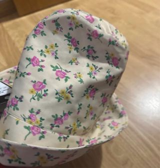 Gorro Zara estampado floral