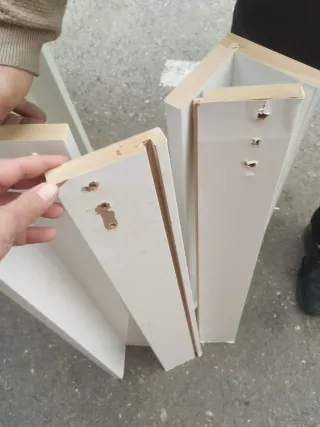 Mesa de comedor blanca de madera