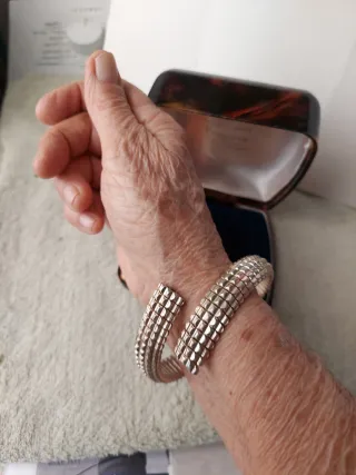 Brazalete bisutería plateado mujer