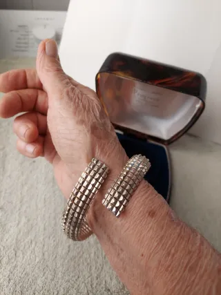 Brazalete bisutería plateado mujer