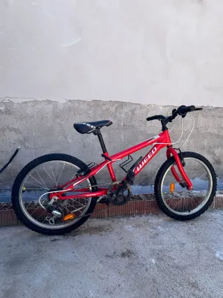 Bicicleta infantil roja