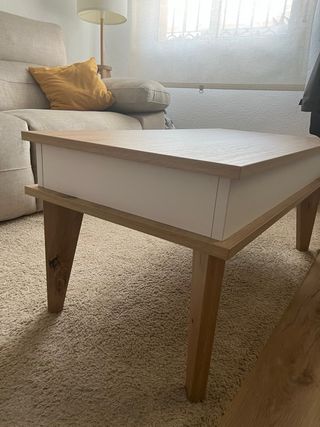 Mesa de centro elevable salón madera y blanco