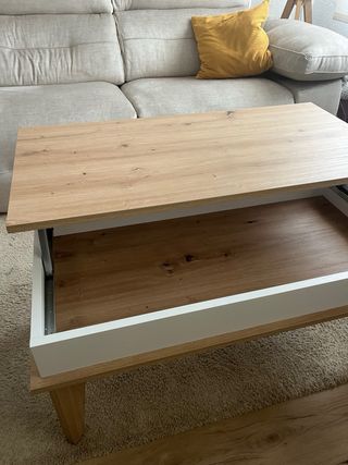 Mesa de centro elevable salón madera y blanco