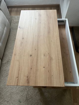 Mesa de centro elevable salón madera y blanco