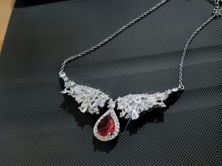 Collana da donna “Ali d'angelo” con rubini, legger