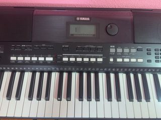 Tastierista digitale Yamaha PSR-E433