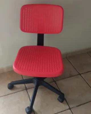 Scrivania per bambini con sedia in vendita