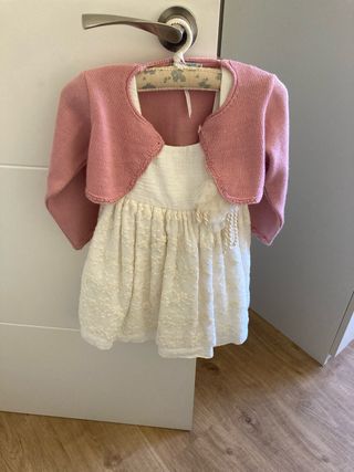 Vestido de niña blanco y rebeca .