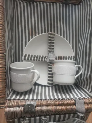 Cesta de picnic con accesorios