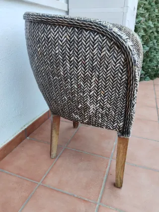 Sillón de jardín de mimbre y madera