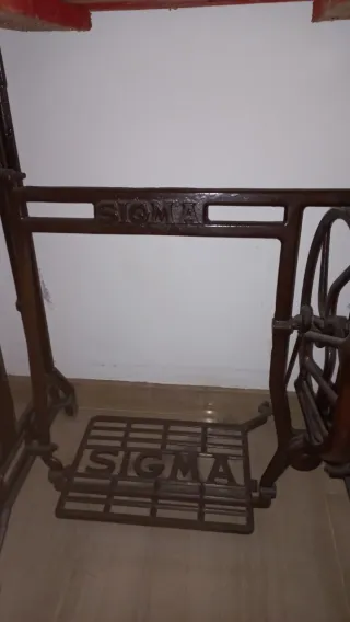 Mesa Máquina de Coser Sigma Retro