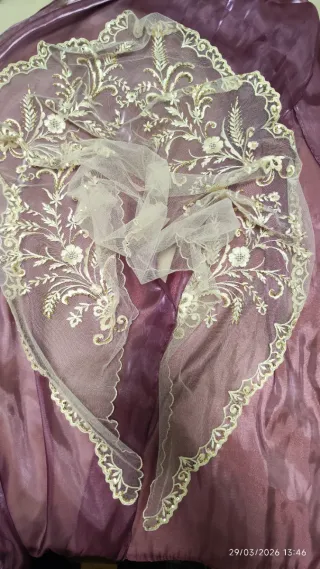 Manteletas Tul Crema y Lentejuelas Doradas