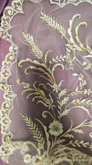 Manteletas Tul Crema y Lentejuelas Doradas