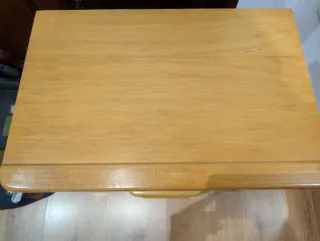 Mesita de noche de madera