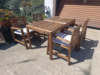 Mesa y sillas de madera Applaro