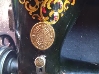 Máquina de coser Alpa antigua