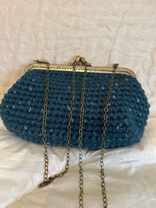 Bolso de ganchillo con cadena