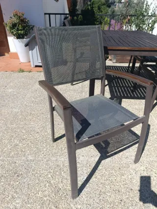 Mesa y 4 sillas de exterior