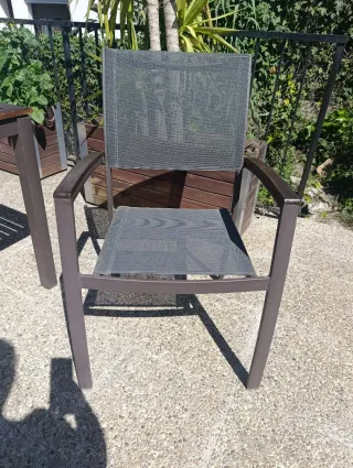 Mesa y 4 sillas de exterior