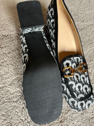 Zapatos de tacón con estampado