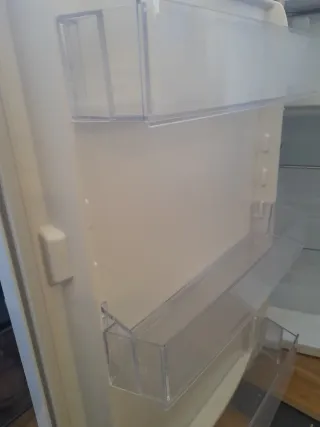 Nevera pequeña Electrolux con congelador