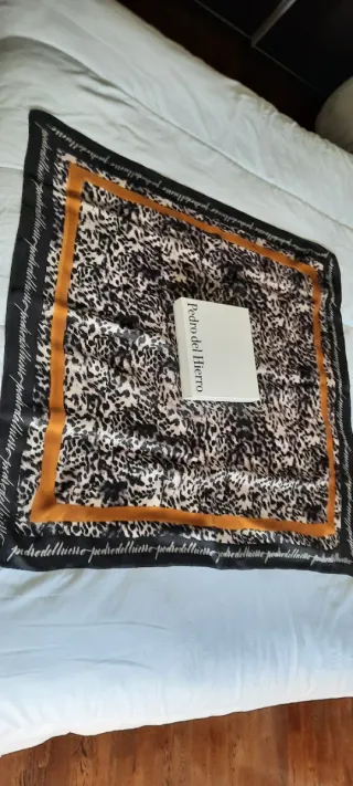 Pañuelo Pedro del Hierro 88x84