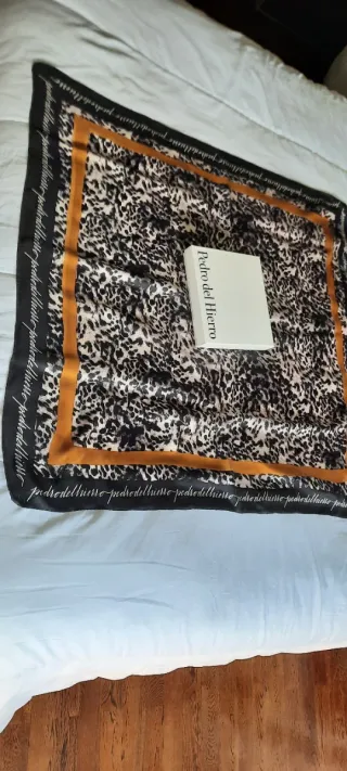 Pañuelo Pedro del Hierro 88x84