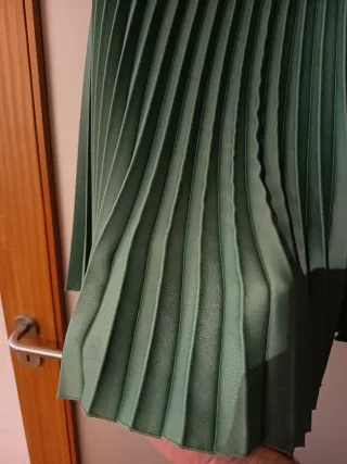 Saia H&M plissada verde tamanho S