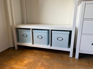 Armario abierto IKEA con cajas