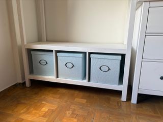 Armario abierto IKEA con cajas