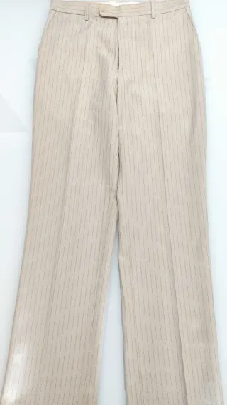 Traje chaqueta y pantalón en color beige, Talla 40