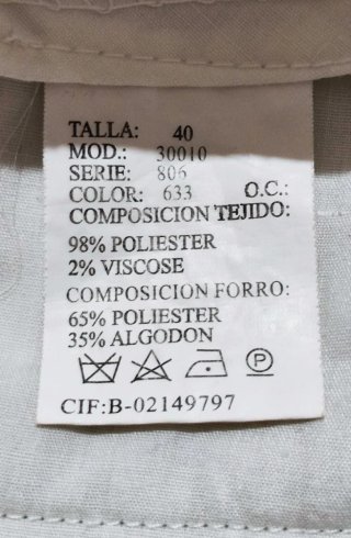Traje chaqueta y pantalón en color beige, Talla 40
