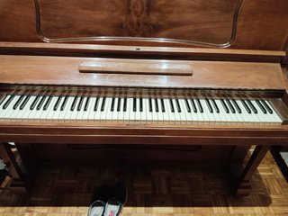 Piano antiguo de madera precio a convenir