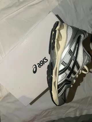 Asics Gel-Kayano 14 Talla 41.5 Plata