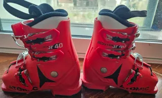 Esquís Elan 90cm, Botas Atomic 18/18.5 y Bastones