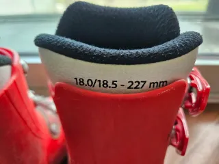 Esquís Elan 90cm, Botas Atomic 18/18.5 y Bastones