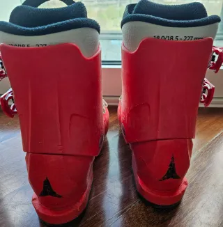 Esquís Elan 90cm, Botas Atomic 18/18.5 y Bastones