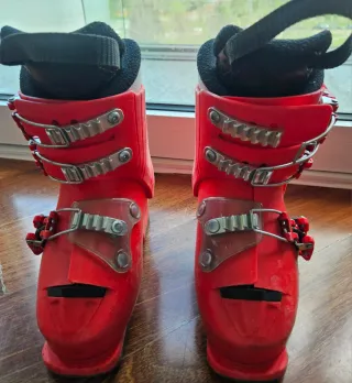 Esquís Elan 90cm, Botas Atomic 18/18.5 y Bastones